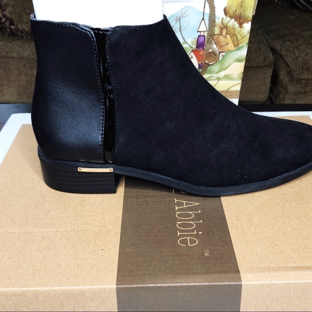 LEXI & ABBIE CARLY- Black booties block heels